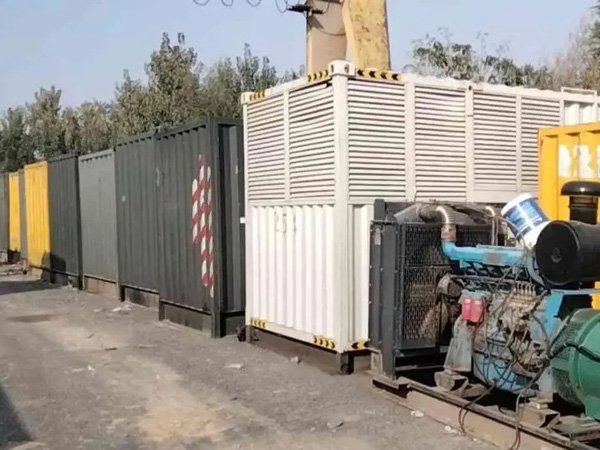 常熟200KW柴油发电机机组每小时油耗是多少？